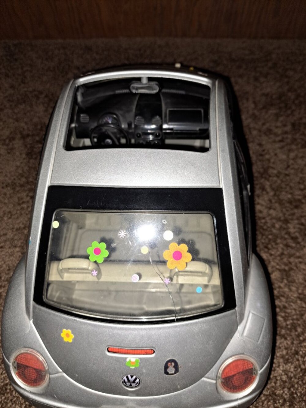 Vintage 2000 Mattel Barbie Silver Volkswagen Beetle toy car with flower decals - Picture 4 of 14